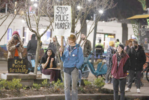 Industrial Workers Learn More about Communism in Discussion and Class Struggle