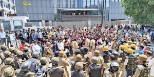 India: Auto Workers Discuss Iran War and Communist Revolution