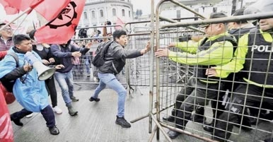 De Ecuador a Corea del Sur: Los Obrerxs Necesitamos El Comunismo