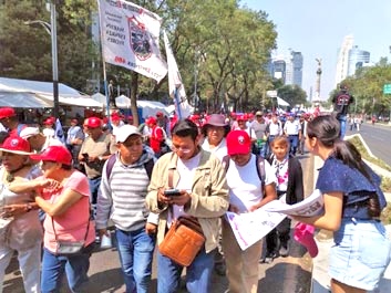 Educación Capitalista vs. Educación Comunista En México y EE.UU.