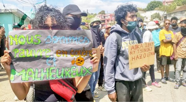 Las Rebeliones Se Extienden Por Todo El Mundo