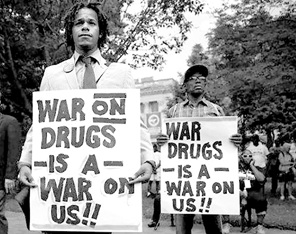 El Capitalismo Declara La Guerra a Los Trabajadores, El Comunismo Erradicará Las Drogas