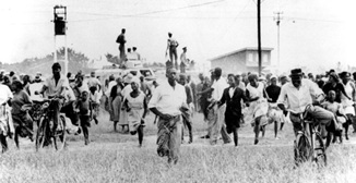 Preparativos para el Primero de Mayo Movilizando a las Masas por El Comunismo